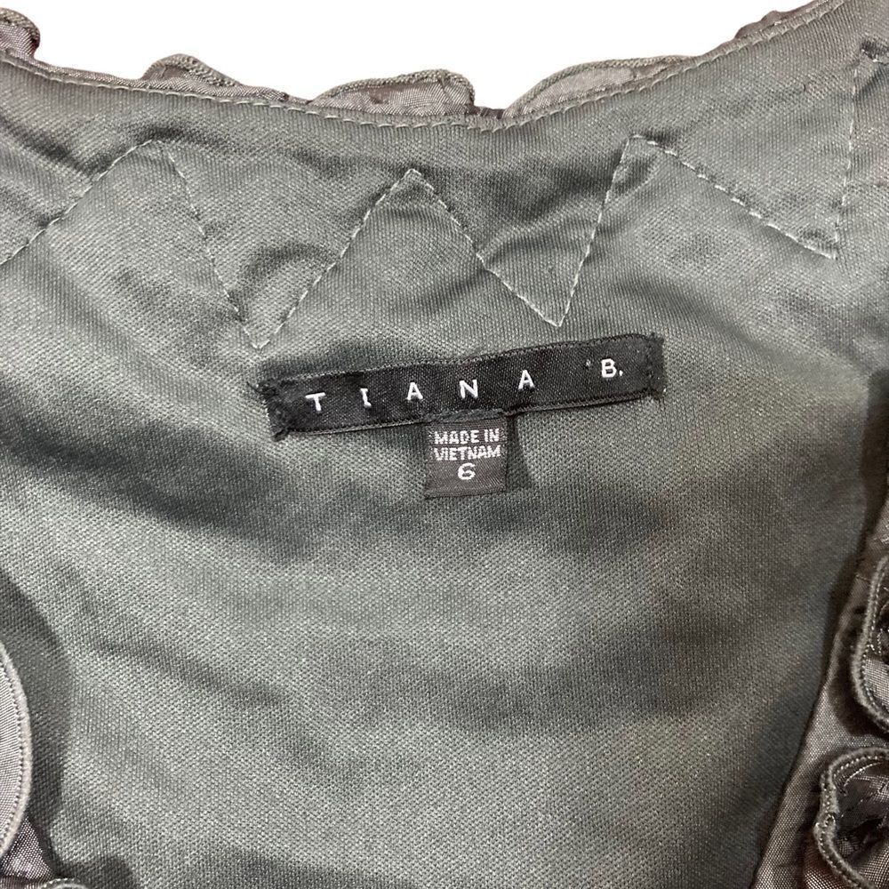 Tiana B Gray Sleeveless V-Neck Dress With Ribbons Embellishments, Size 6‎ - Picture 3 of 7